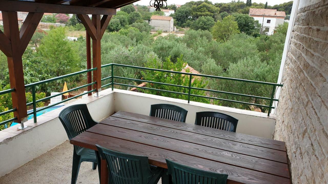 Apartments Carevi Dvori Jezera Exterior photo