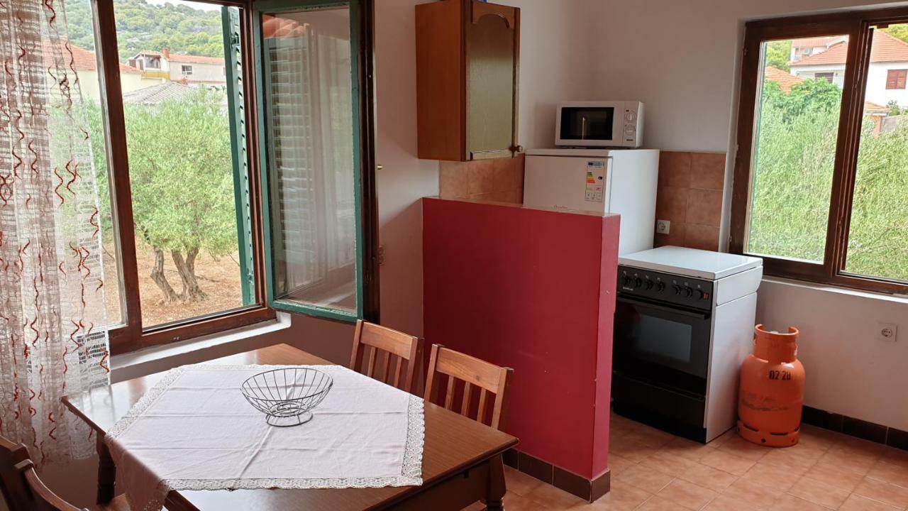 Apartments Carevi Dvori Jezera Exterior photo