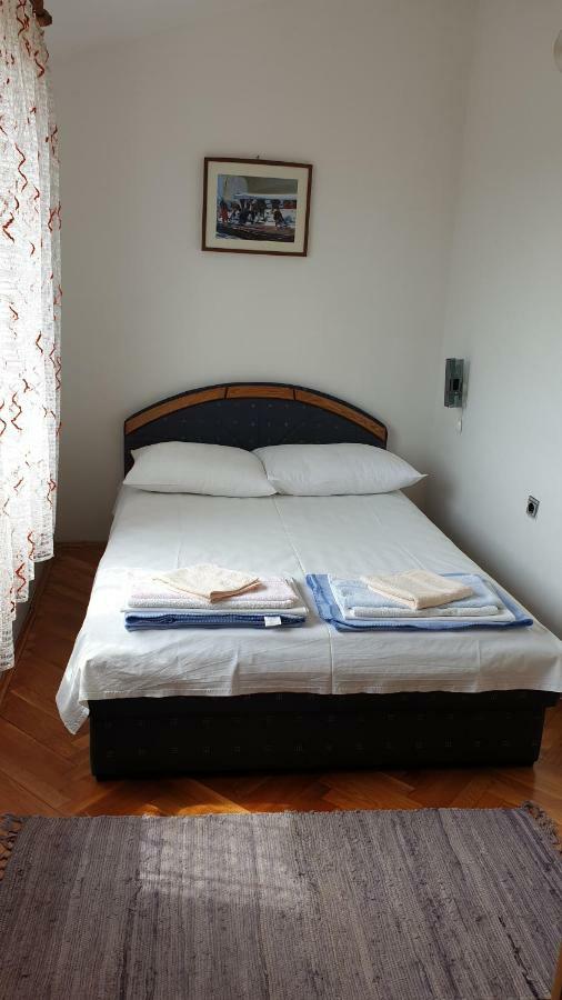 Apartments Carevi Dvori Jezera Room photo